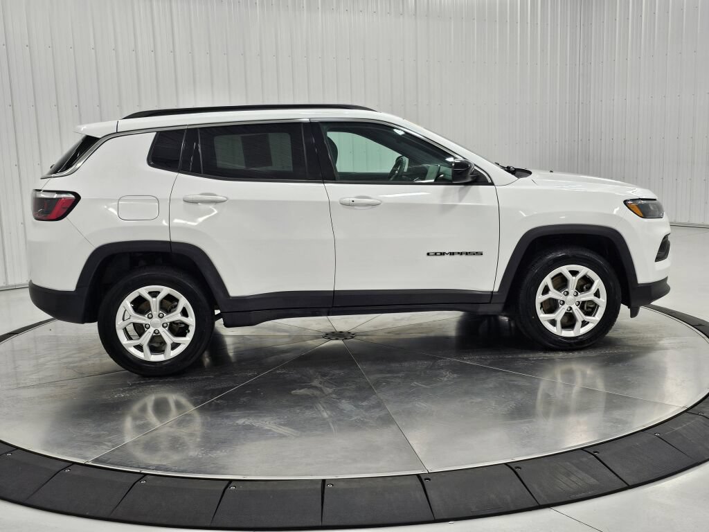 Used 2024 Jeep Compass Latitude AWD/4WD image 6