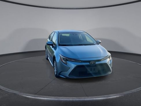 Used 2020 Toyota Corolla LE FWD image 3