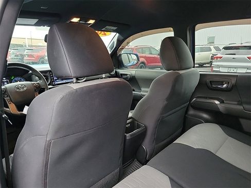 Used 2021 Toyota Tacoma TRD Off-Road w/ Technology Package image 12