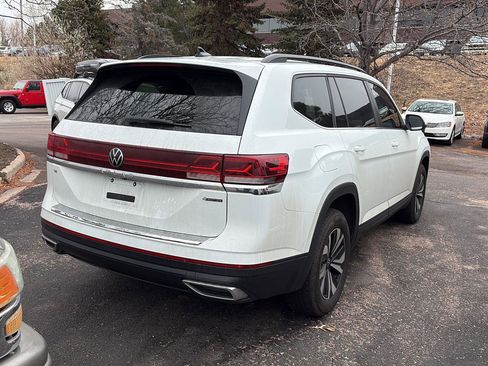 Used 2024 Volkswagen Atlas SE image 4