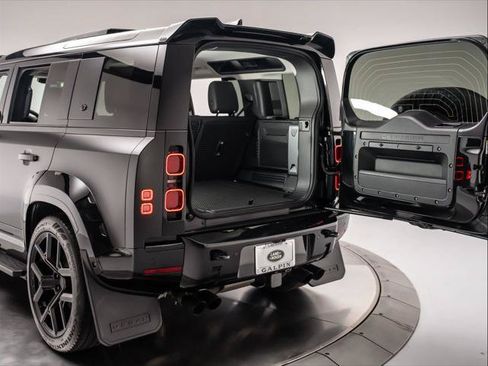 Used 2024 Land Rover Defender 110 SE AWD/4WD image 38