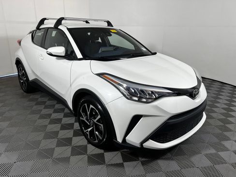 Used 2021 Toyota C-HR XLE FWD image 3