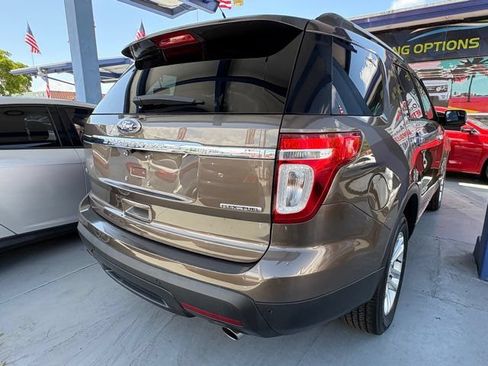 Used 2015 Ford Explorer XLT w/ Equipment Group 202B FWD image 6