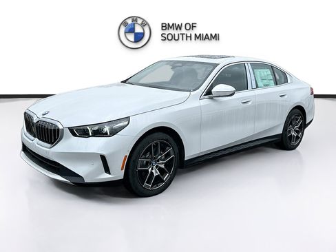 New 2026 BMW 530i w/ Convenience Package RWD image 3