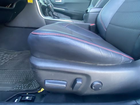 Used 2017 Toyota Camry SE w/ Moonroof Package FWD image 16