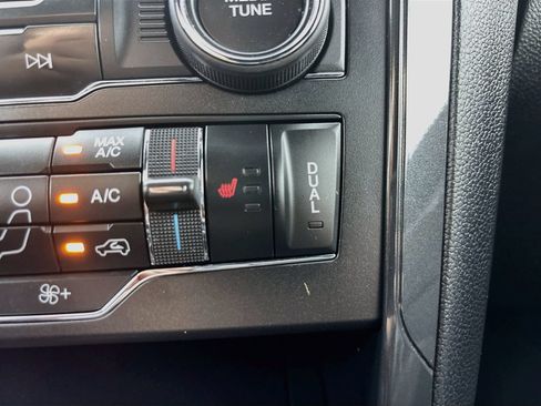Used 2018 Ford Explorer XLT w/ Equipment Group 202A FWD image 20