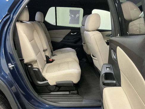 Used 2022 Chevrolet Traverse LS image 32