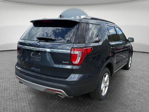 Used 2017 Ford Explorer XLT w/ Equipment Group 202A image 3
