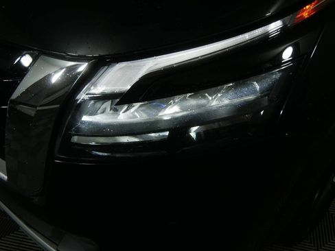 Used 2024 Nissan Pathfinder SV AWD/4WD image 11