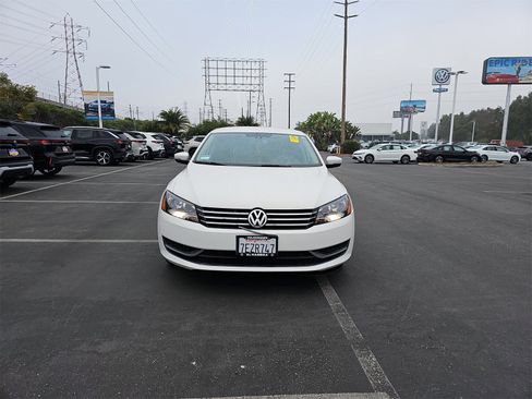 Used 2014 Volkswagen Passat 1.8T S image 2