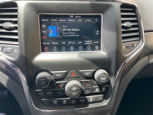 Used 2018 Jeep Grand Cherokee Laredo image 13