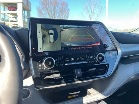 Used 2024 Toyota Highlander Platinum image 23