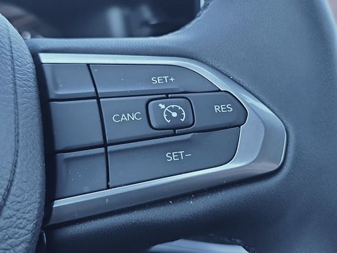 Used 2026 Jeep Compass Latitude AWD/4WD image 29