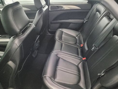 Used 2020 Lincoln MKZ image 18