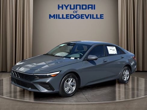 New 2026 Hyundai Elantra SE image 1