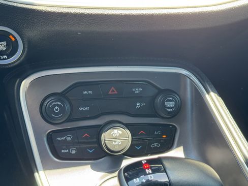 Used 2019 Dodge Challenger SXT RWD image 15