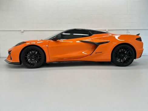 Used 2023 Chevrolet Corvette Z06 RWD image 10