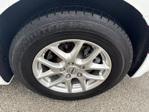 Used 2024 Chrysler Pacifica Touring-L image 25