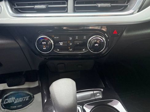Used 2025 Chevrolet Trax LT w/ Driver Confidence Package FWD image 35