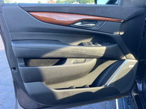 Used 2017 Cadillac Escalade Premium Luxury AWD/4WD image 13