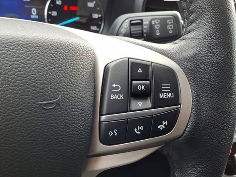 Used 2022 Ford Explorer XLT image 23