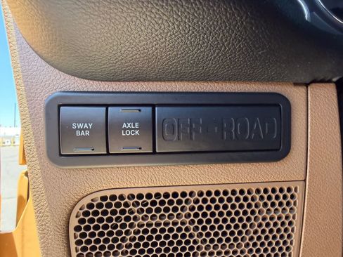 Used 2014 Jeep Wrangler Unlimited Rubicon w/ Connectivity Group AWD/4WD image 15