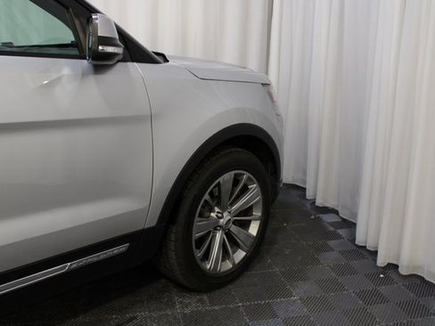 Used 2018 Ford Explorer Limited image 30