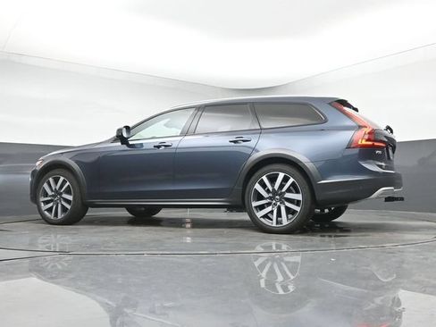 Used 2022 Volvo V90 B6 Cross Country AWD/4WD image 14