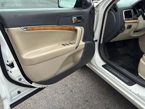 Used 2012 Lincoln MKZ FWD image 9