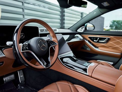 Used 2026 Mercedes-Benz Maybach S 680 4MATIC image 2