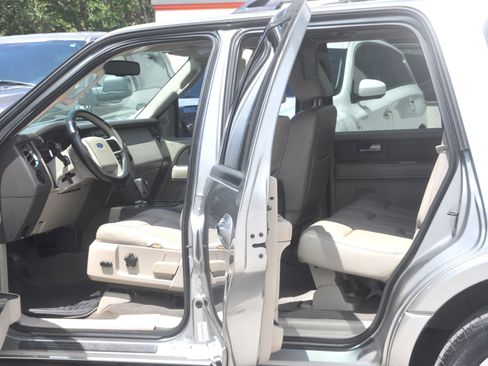 Used 2008 Ford Expedition XLT image 19