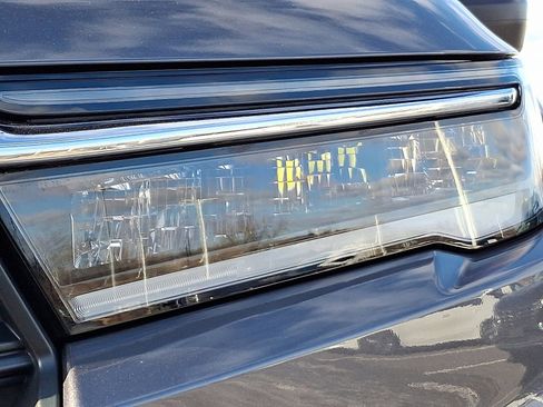 Certified 2023 Honda Pilot LX image 9