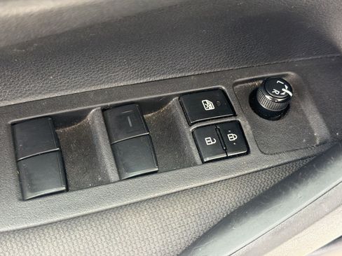 Used 2021 Toyota Corolla LE FWD image 15