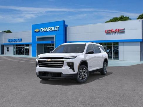 New 2026 Chevrolet Traverse LT image 8
