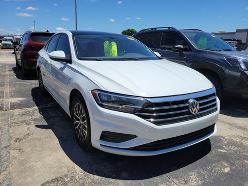Used 2019 Volkswagen Jetta SE w/ Cold Weather Package FWD image 6