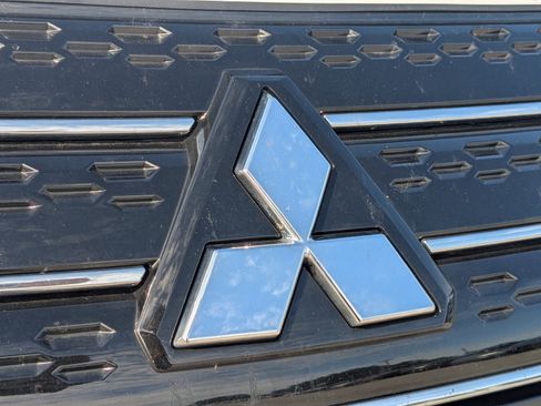 Used 2025 Mitsubishi Outlander SE AWD/4WD image 35