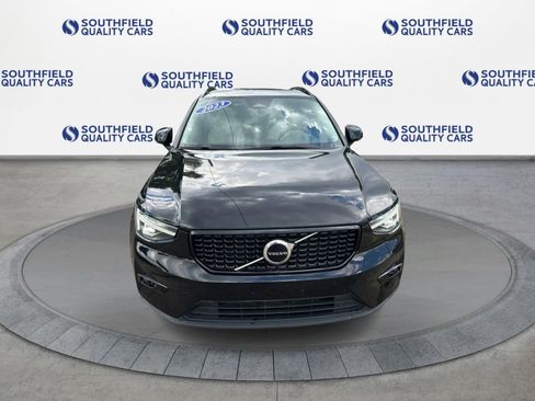 Used 2023 Volvo XC40 B5 Plus AWD/4WD image 9