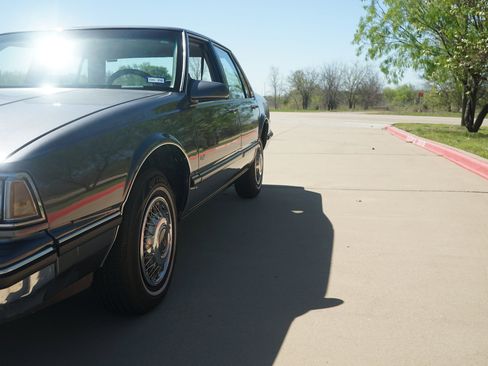 Used 1989 Oldsmobile 88 Royale image 27