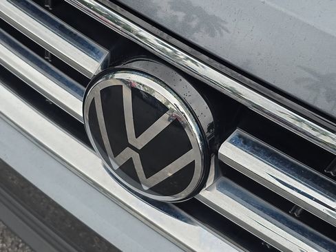 Used 2022 Volkswagen Tiguan SE image 11