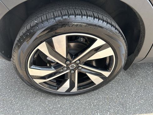 Certified 2025 Volvo XC40 B5 Plus image 12