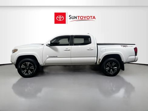 Used 2017 Toyota Tacoma TRD Sport image 7