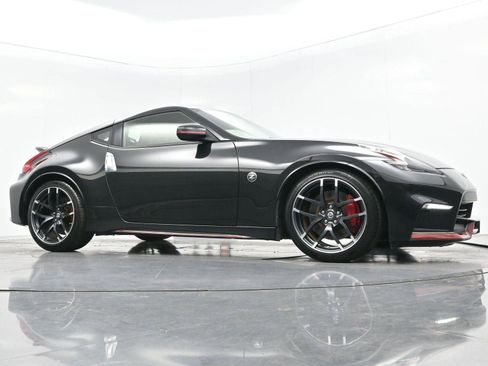Used 2017 Nissan 370Z NISMO image 39