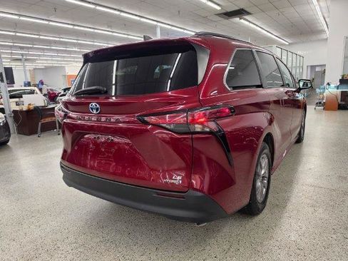 Used 2022 Toyota Sienna LE FWD image 5