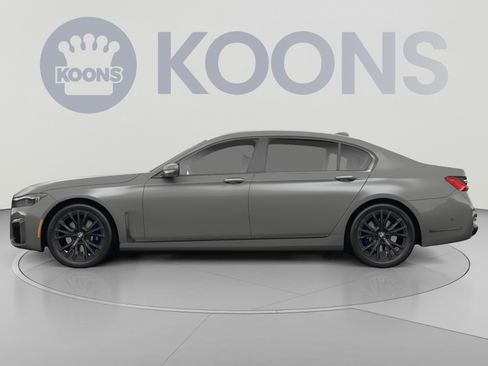 Used 2022 BMW 750i xDrive w/ M Sport Package AWD/4WD image 2