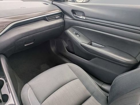 Used 2024 Nissan Altima 2.5 SV FWD image 16