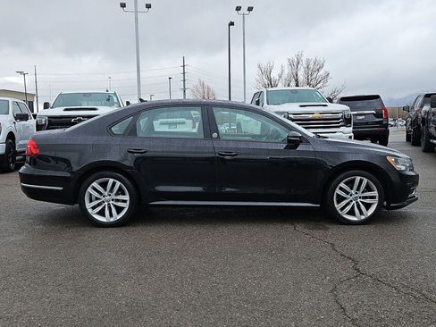 Used 2019 Volkswagen Passat 2.0T Wolfsburg image 2