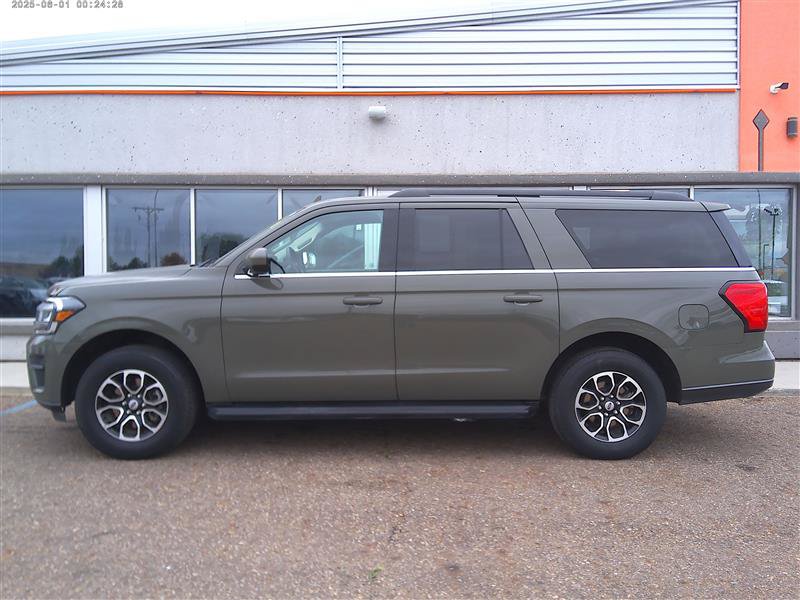 Used 2024 Ford Expedition Max XLT AWD/4WD image 2
