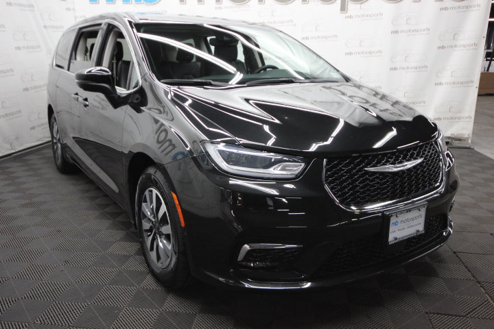 Used 2023 Chrysler Pacifica Touring-L FWD image 10