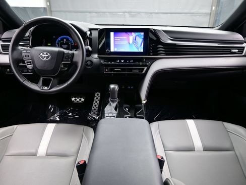 Used 2025 Toyota Camry SE AWD/4WD image 17