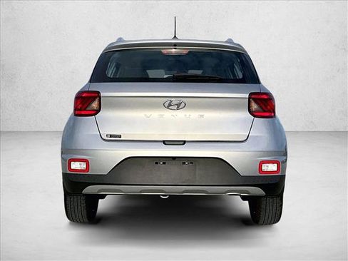 Used 2024 Hyundai Venue SEL image 4
